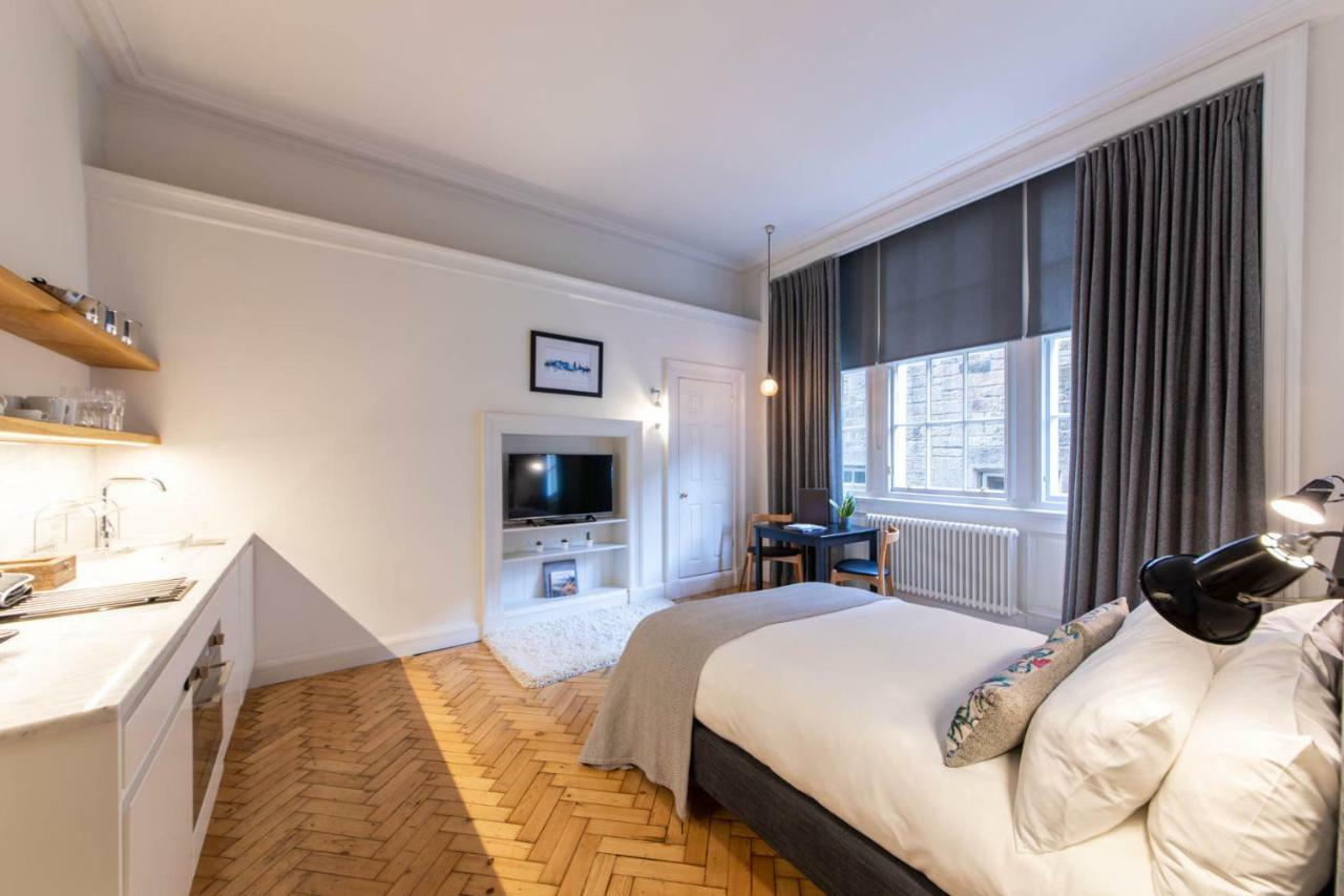 Linton Collection - The West Wing Apartment
